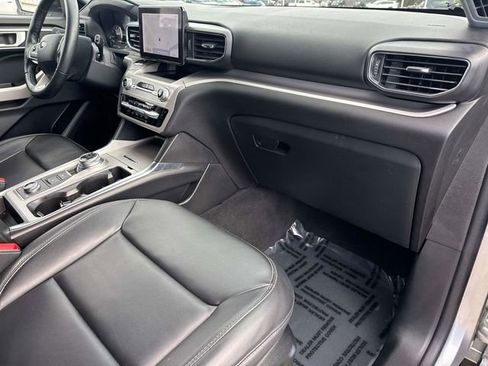 Used 2022 Ford Explorer XLT w/ Equipment Group 202A image 15