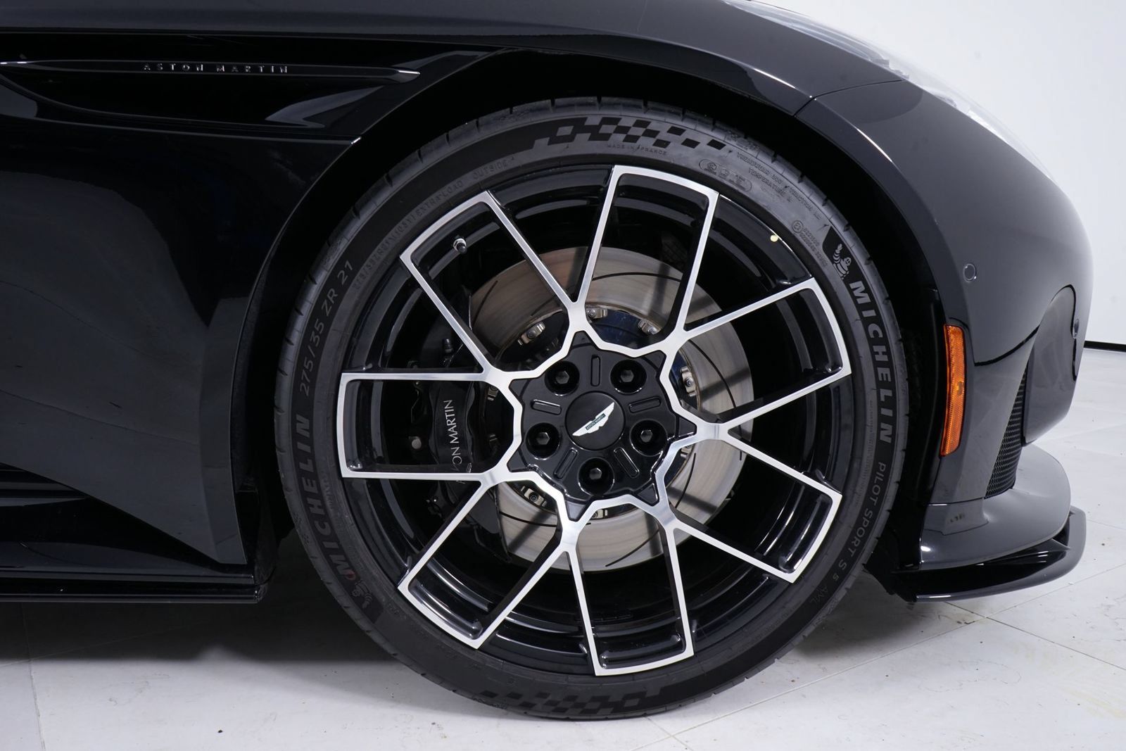 Used 2026 Aston Martin DB12 Coupe RWD image 15