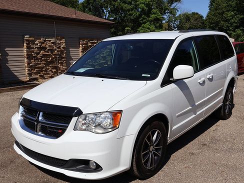 Used 2017 Dodge Grand Caravan SXT FWD image 13