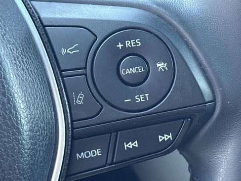 Used 2023 Toyota Venza LE image 31