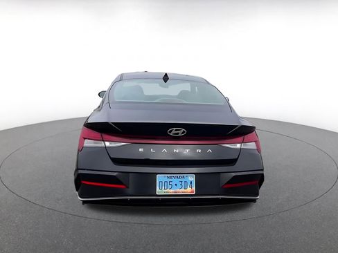 Used 2025 Hyundai Elantra SEL image 12