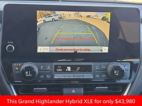 Used 2024 Toyota Grand Highlander XLE image 32