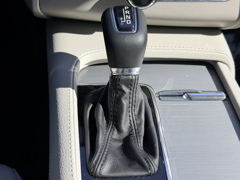 Certified 2022 Volvo XC90 T5 Momentum image 26