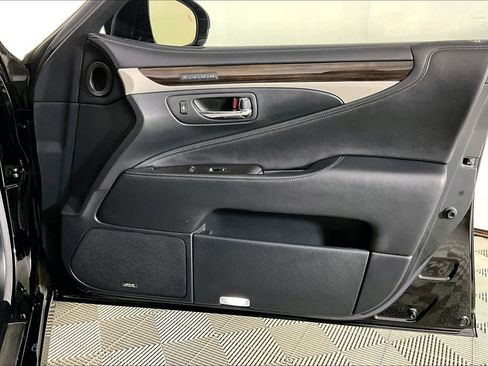 Used 2015 Lexus LS 460 w/ Comfort Package image 21