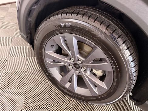 Used 2023 Ford Explorer XLT w/ Equipment Group 202A AWD/4WD image 17
