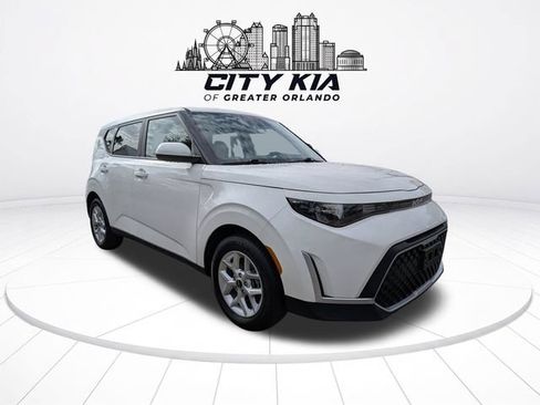 Certified 2025 Kia Soul LX w/ LX Technology Package FWD image 8