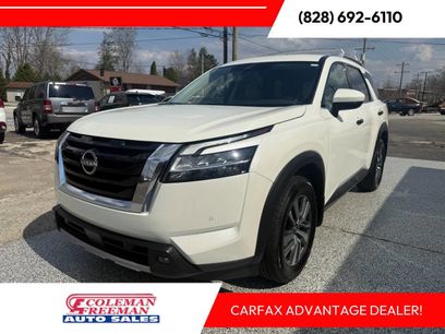 Used 2023 Nissan Pathfinder SL