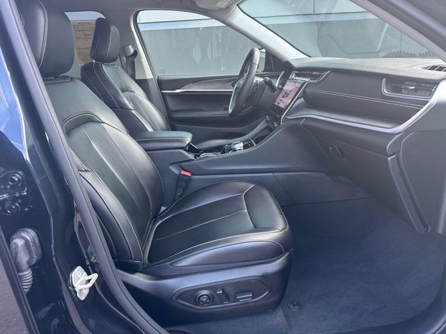 Used 2023 Jeep Grand Cherokee Limited w/ Trailer Tow Prep Group (B) AWD/4WD image 11