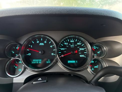 Used 2014 Chevrolet Silverado 2500 LT w/ Custom Sport Truck Package AWD/4WD image 21