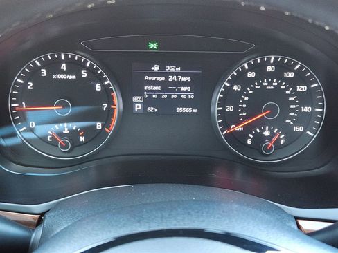 Used 2019 Kia Cadenza Premium image 15