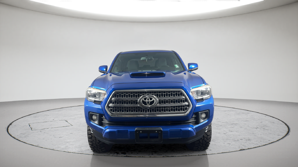 Used 2016 Toyota Tacoma TRD Sport w/ Towing Package AWD/4WD image 2