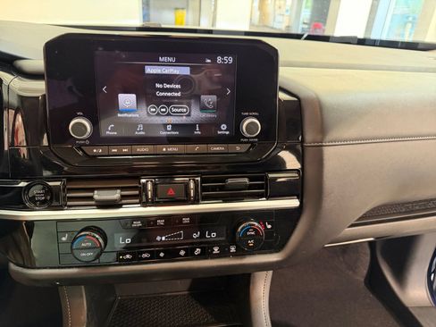 Used 2025 Nissan Pathfinder SV FWD image 17