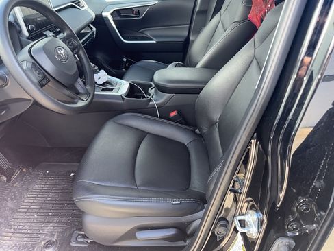 Used 2025 Toyota RAV4 LE image 6