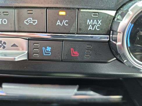 Used 2025 Ford F250 Lariat w/ Chrome Package image 24