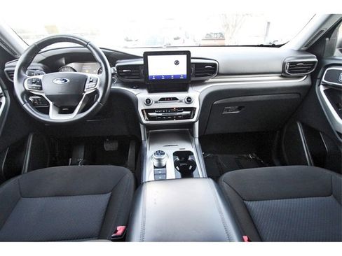 Used 2022 Ford Explorer XLT image 8