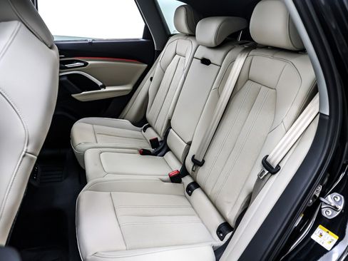 New 2025 Audi Q5 Prestige image 8