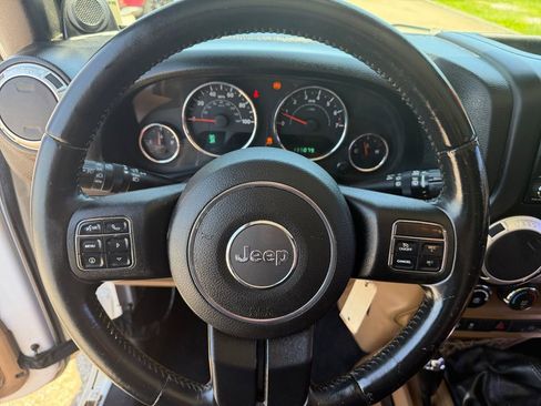 Used 2012 Jeep Wrangler Rubicon w/ PWR Convenience Group AWD/4WD image 17