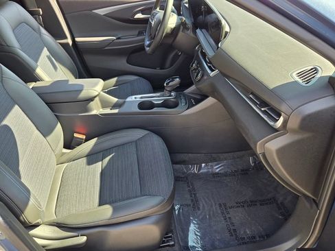 Used 2025 Buick Envista Preferred w/ Convenience I Package FWD image 18