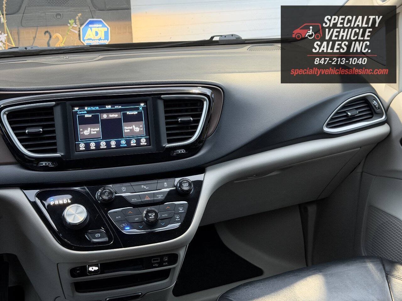 Used 2018 Chrysler Pacifica Touring-L FWD image 31