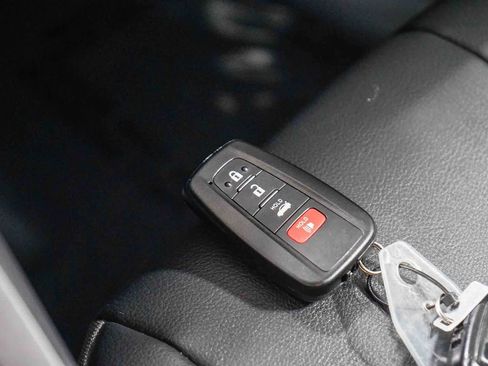 Certified 2021 Toyota Camry SE w/ Convenience Package image 29