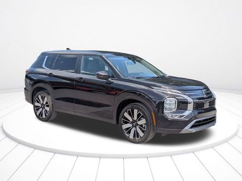 New 2026 Mitsubishi Outlander SE FWD image 2