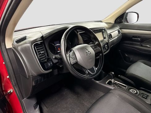 Used 2016 Mitsubishi Outlander SE AWD/4WD image 5