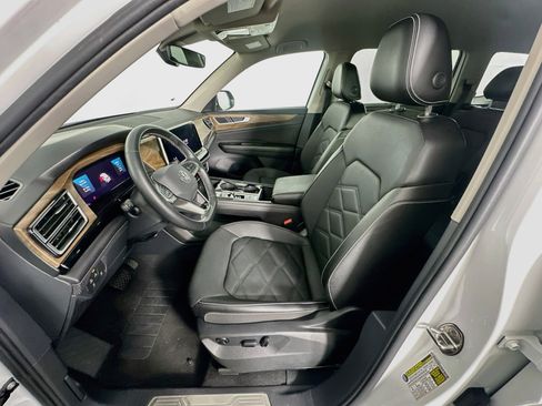 Used 2025 Volkswagen Atlas SE FWD image 13