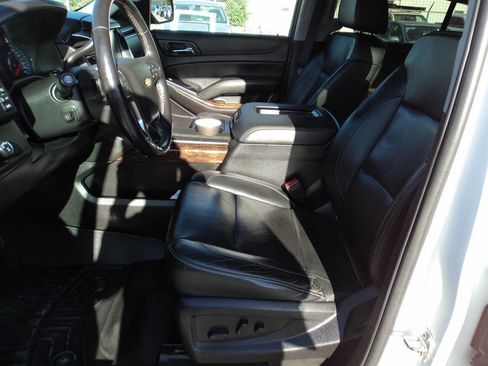 Used 2018 Chevrolet Suburban LT image 15