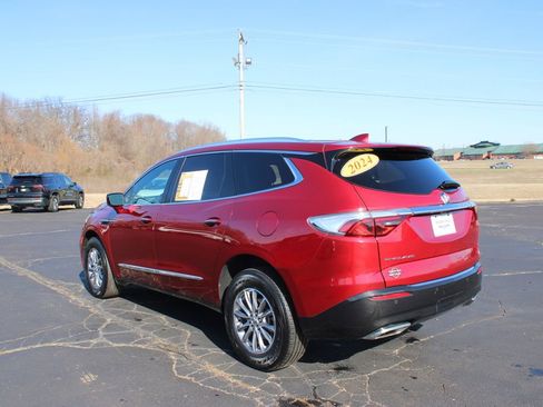 Used 2024 Buick Enclave Premium image 7
