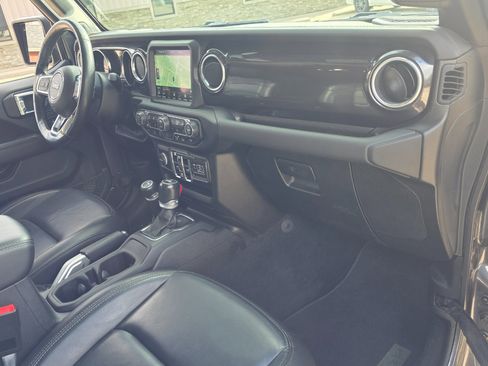 Used 2021 Jeep Wrangler Unlimited Sahara image 24