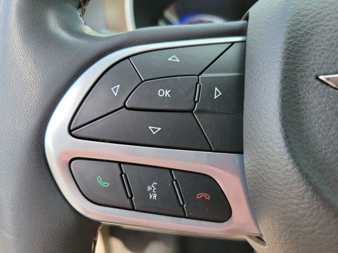 Used 2022 Chrysler Voyager LX image 15