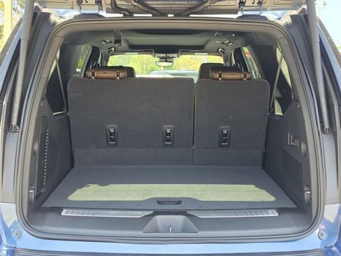 New 2026 Chevrolet Suburban High Country image 11