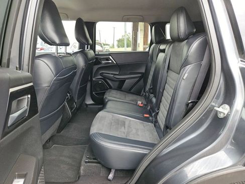 Used 2025 Mitsubishi Outlander SE AWD/4WD image 17