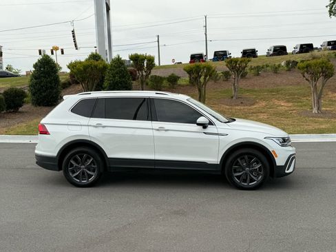 Used 2023 Volkswagen Tiguan SE FWD image 6