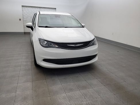 Used 2023 Chrysler Voyager LX FWD image 14