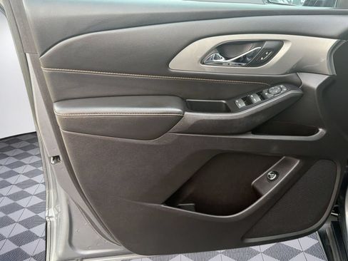 Used 2019 Chevrolet Traverse LT FWD image 13