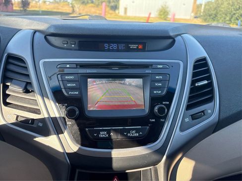 Used 2016 Hyundai Elantra SE w/ Option Group 02 FWD image 19