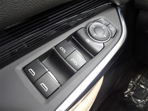 Certified 2024 Cadillac XT4 Luxury w/ Cold Weather Package image 21