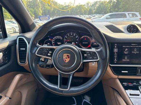 Used 2019 Porsche Cayenne AWD/4WD image 9