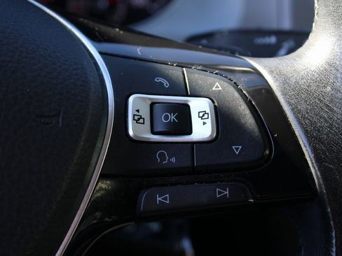 Used 2016 Volkswagen Golf S image 14