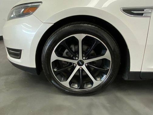 Used 2015 Ford Taurus SEL w/ Equipment Group 201A FWD image 20