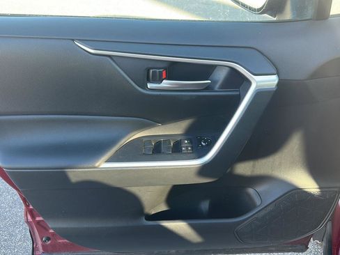 Used 2020 Toyota RAV4 XLE w/ XLE Grade Weather Package image 9