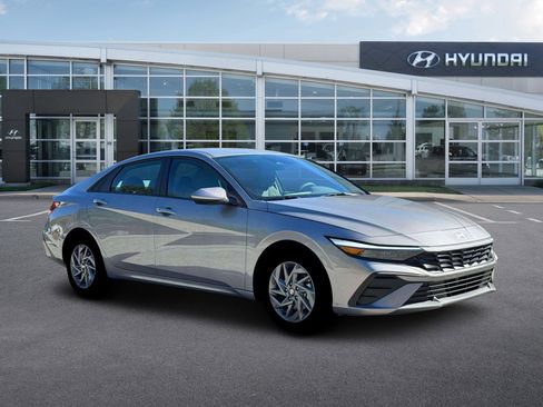 New 2026 Hyundai Elantra Blue image 10