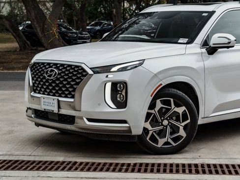 Used 2021 Hyundai Palisade Calligraphy image 3