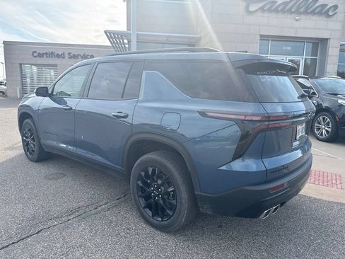 Used 2025 Chevrolet Traverse LT w/ Midnight/Sport Edition FWD image 4