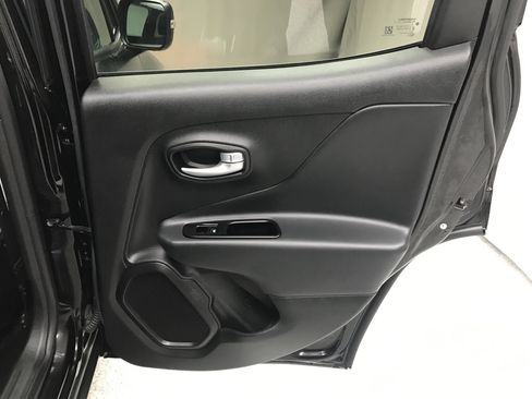 Used 2023 Jeep Renegade Limited image 13