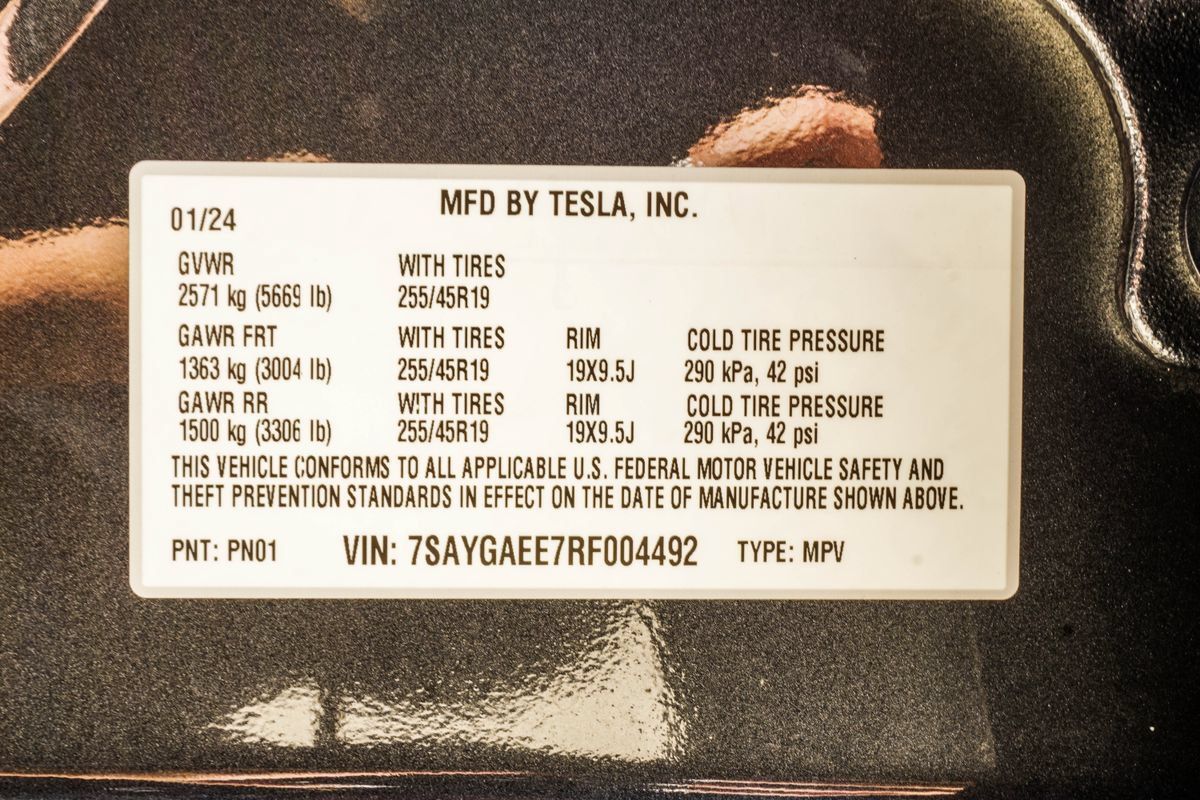Used 2024 Tesla Model Y Long Range AWD/4WD image 35