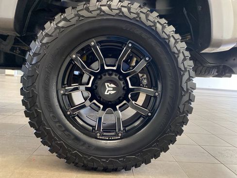 Used 2022 Ford F250 Lariat w/ Black Appearance Package image 27