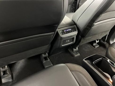Used 2025 Nissan Pathfinder SL w/ SL Premium Package FWD image 47