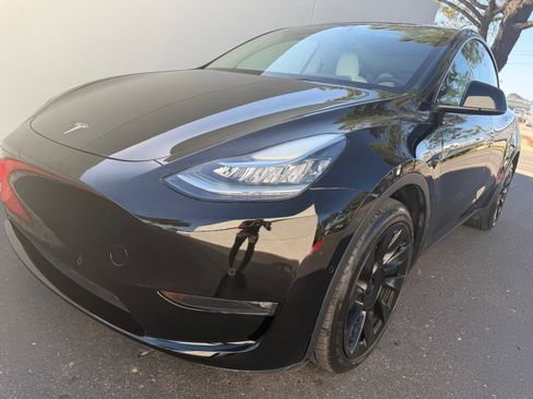 Used 2022 Tesla Model Y Long Range AWD/4WD image 5